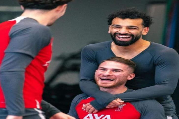 ماك أليستر ومحمد صلاح